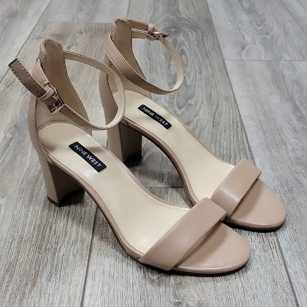 Nine West Size 7 Wide Beige Ankle Strap Heels